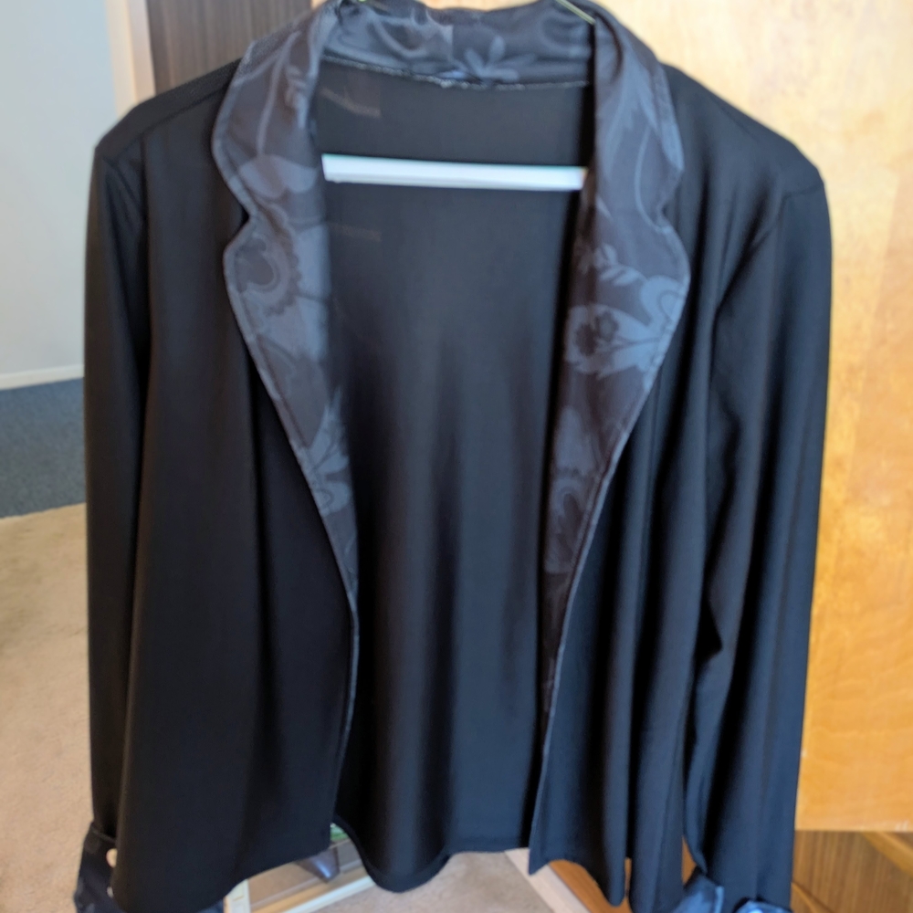 Lily Elegant Black Blazer with Patterned Lapel